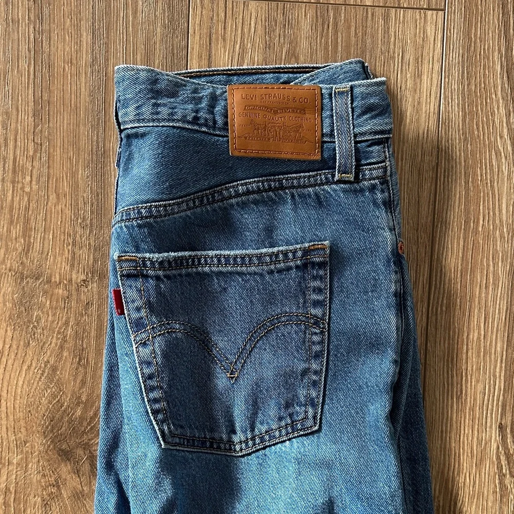 Women's Levi Ribcage Jeans - Picture 4 of 4